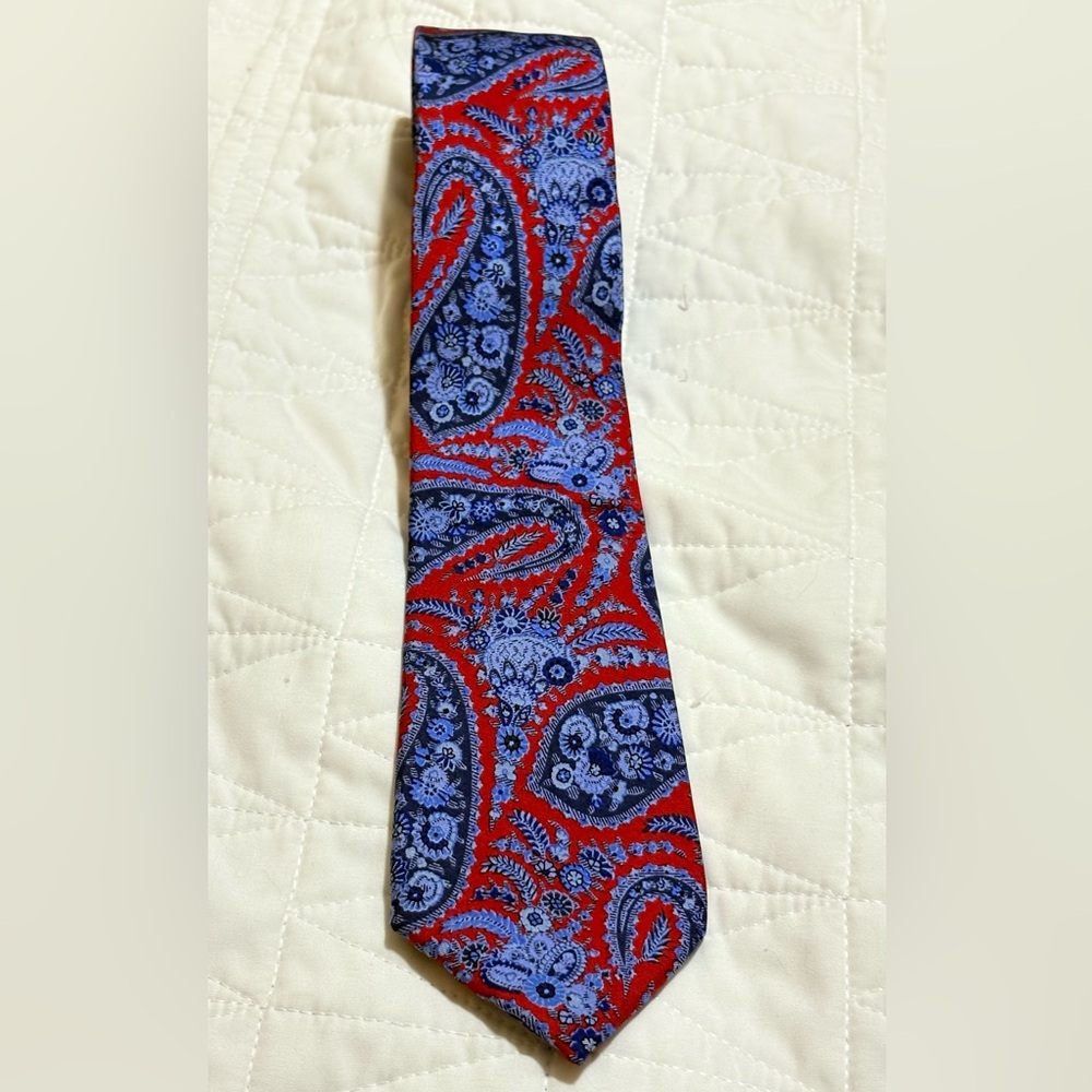 Lauren Ralph Lauren Red Blue Paisley 100% Silk Necktie